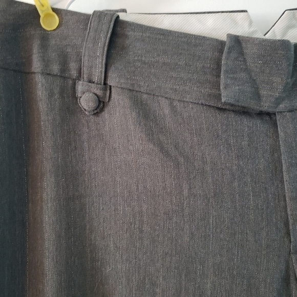 Gray Pin Stripe Stretch Dressy Capris Size 14 - Picture 2 of 7